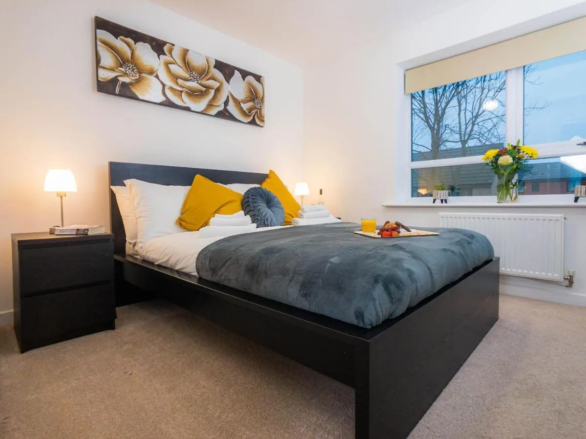 Modern 2 Bed House With Parking And Garden Villa Nottingham Holiday home