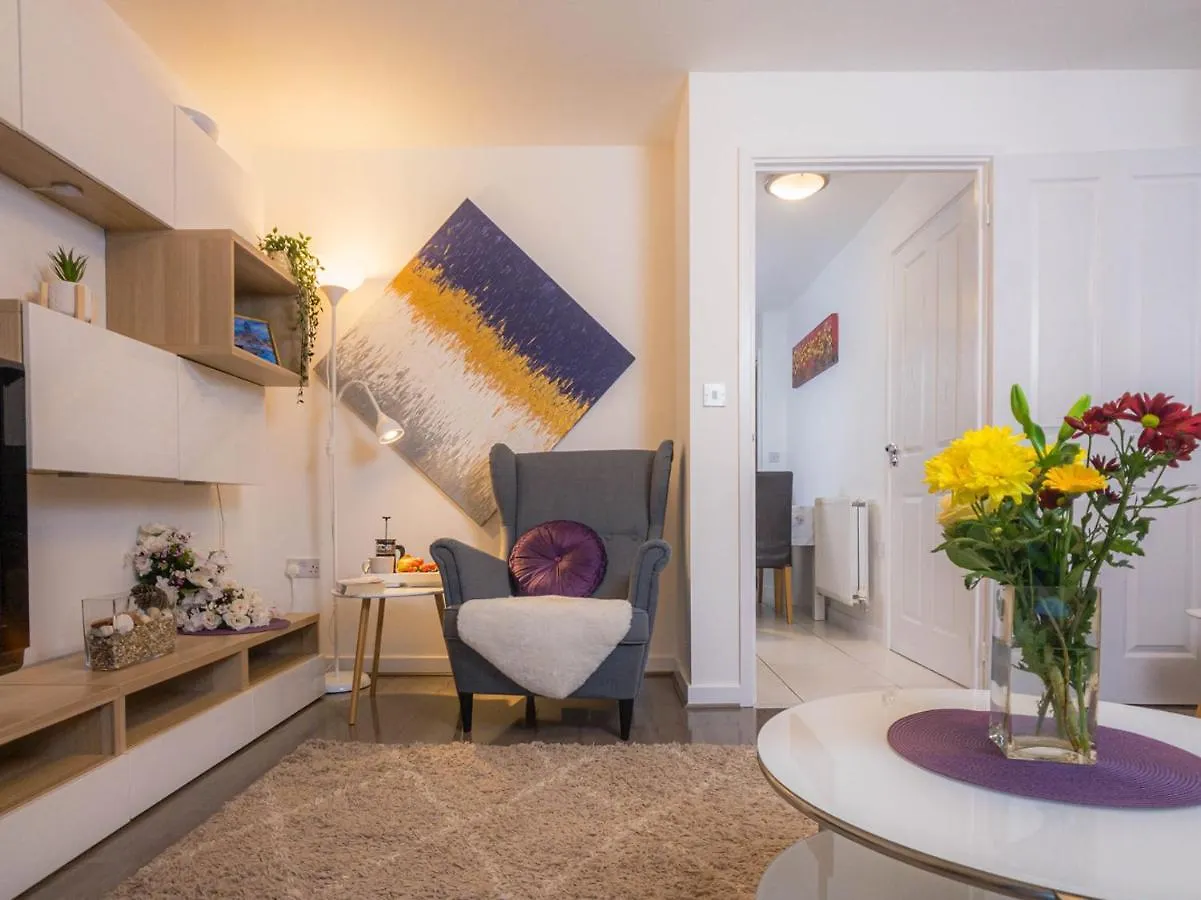 Modern 2 Bed House With Parking And Garden Villa Nottingham