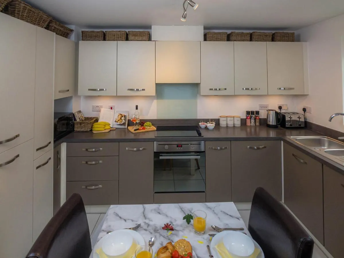 Modern 2 Bed House With Parking And Garden Villa Nottingham
