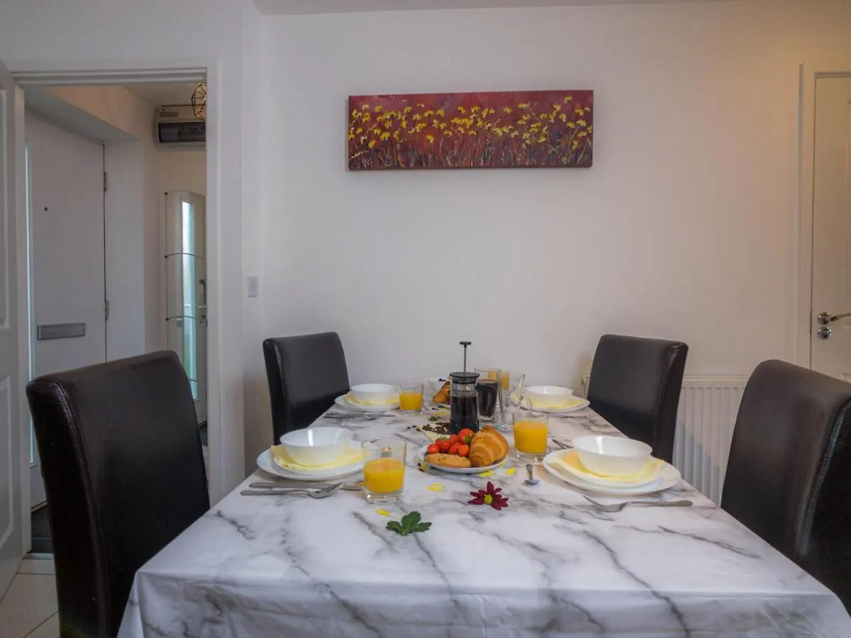 Modern 2 Bed House With Parking And Garden Villa Nottingham United Kingdom