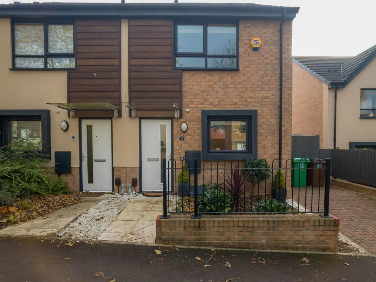 Modern 2 Bed House With Parking And Garden Villa Nottingham Holiday home