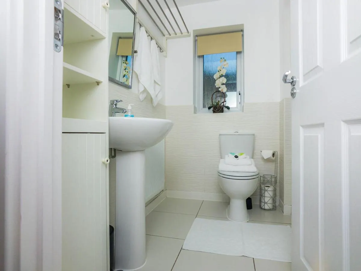Modern 2 Bed House With Parking And Garden Villa Nottingham Holiday home