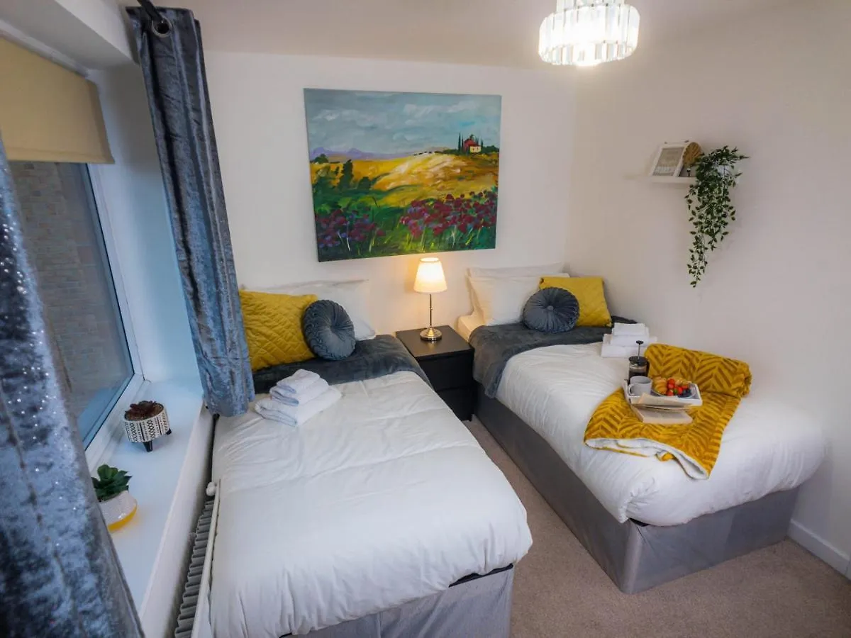 Holiday home Modern 2 Bed House With Parking And Garden Villa Nottingham