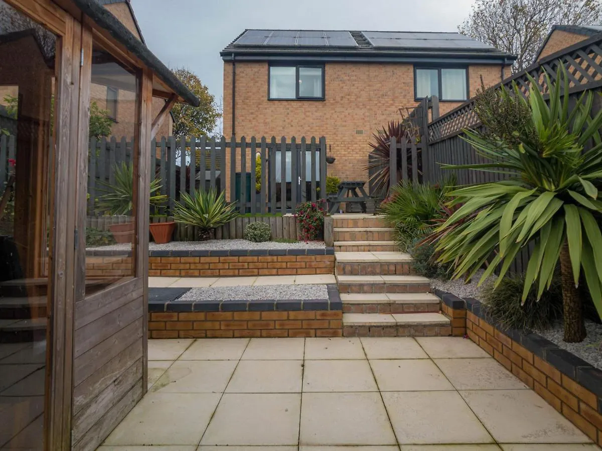 Modern 2 Bed House With Parking And Garden Villa Nottingham